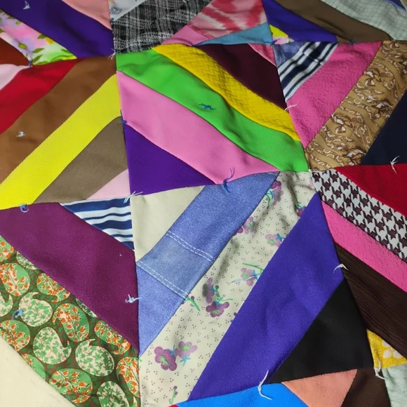 Vintage Handmade Quilt 66x50 Colorful 1970s–80s Era - Picture 6 of 10